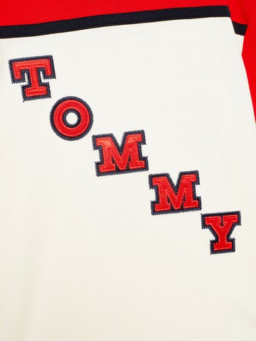 Tricou 'Varsity' de la TOMMY HILFIGER pe roșu