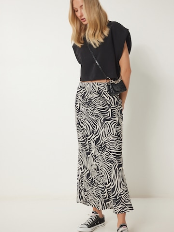 Happiness İstanbul Hame värissä musta