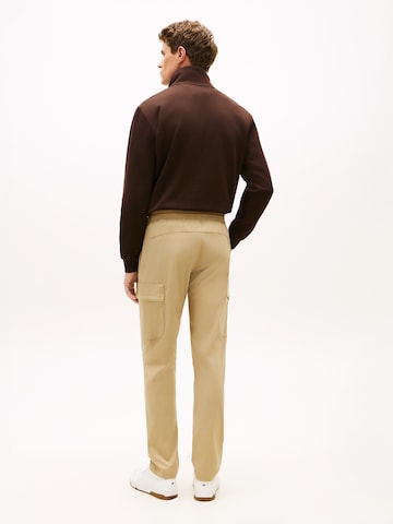 Regular Pantalon TOMMY HILFIGER en beige : derrière