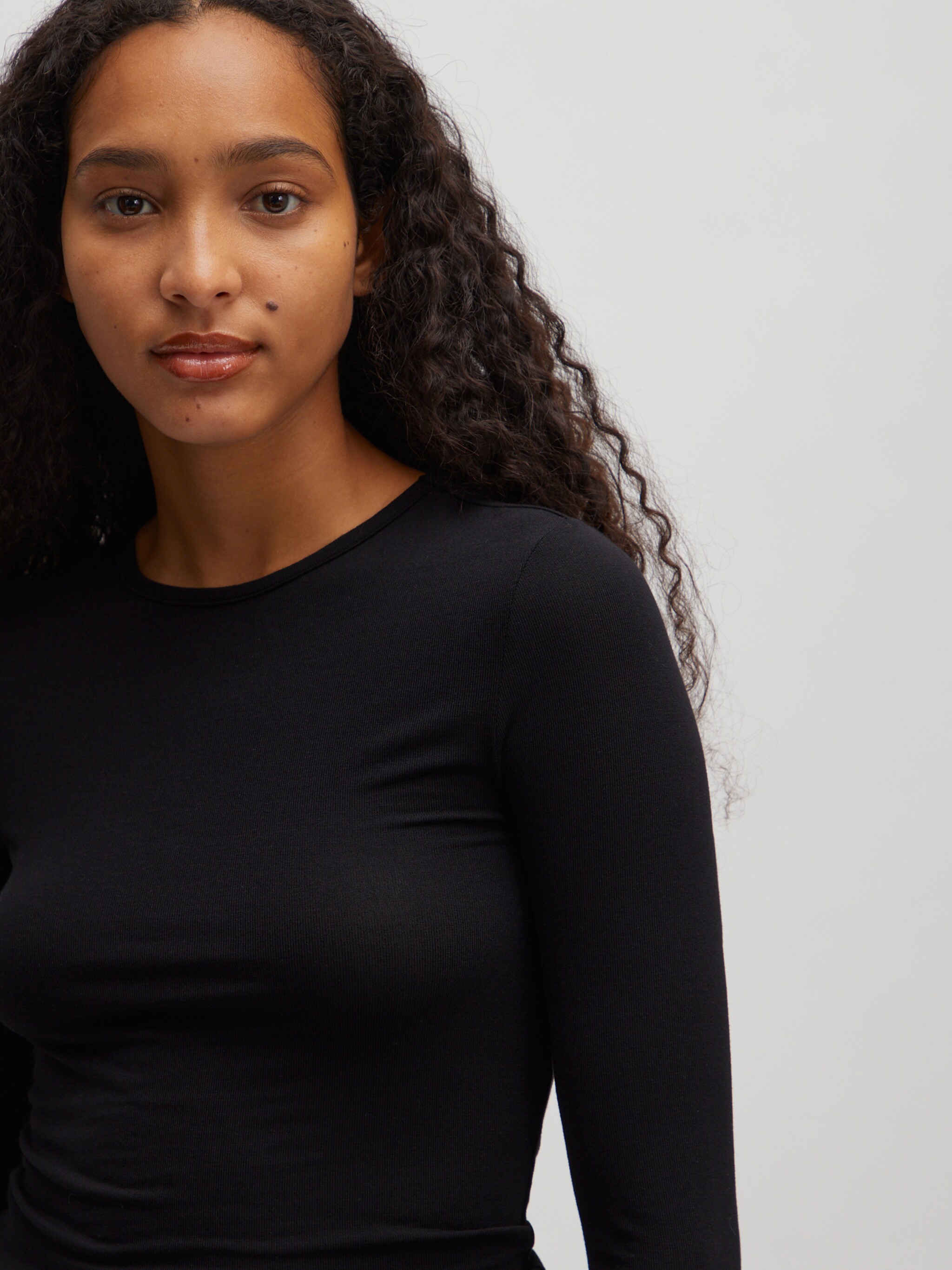 EDITED Productos Camiseta 'Lia' negro