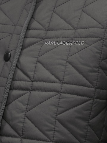 Karl Lagerfeld Välikausitakki värissä musta