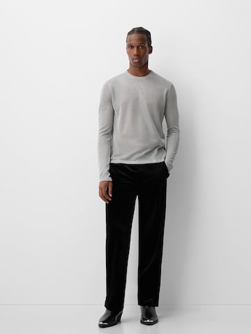 BershkaLoosefit Hlače - crna boja