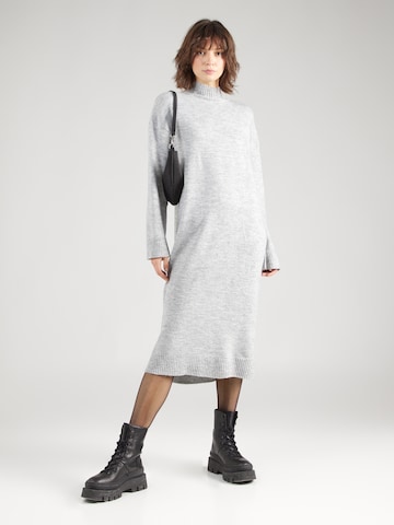 Robes en maille 'OMUNA' b.young en gris : devant