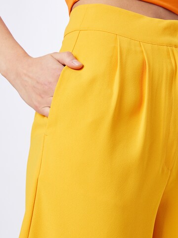 Warehouse Regular Pleat-front trousers in Orange