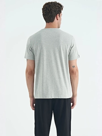 Tommy Life T-Shirts in Grau