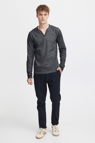 !Solid V-Shirt 'Tinox' in Grau