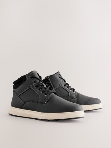 Stivale stringato di Next in grigio