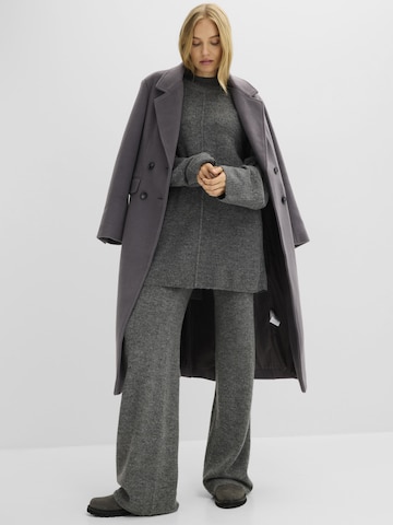 Pullover extra large di bonprix in grigio