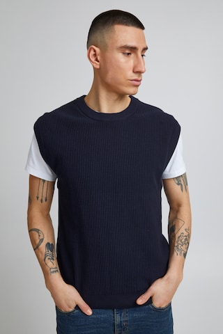 !Solid Sweater Vest in Blue: front