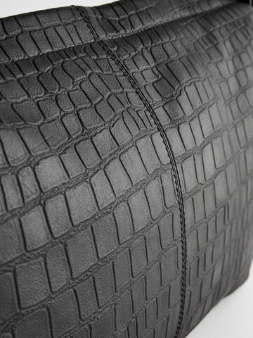 Next Schultertasche in Schwarz