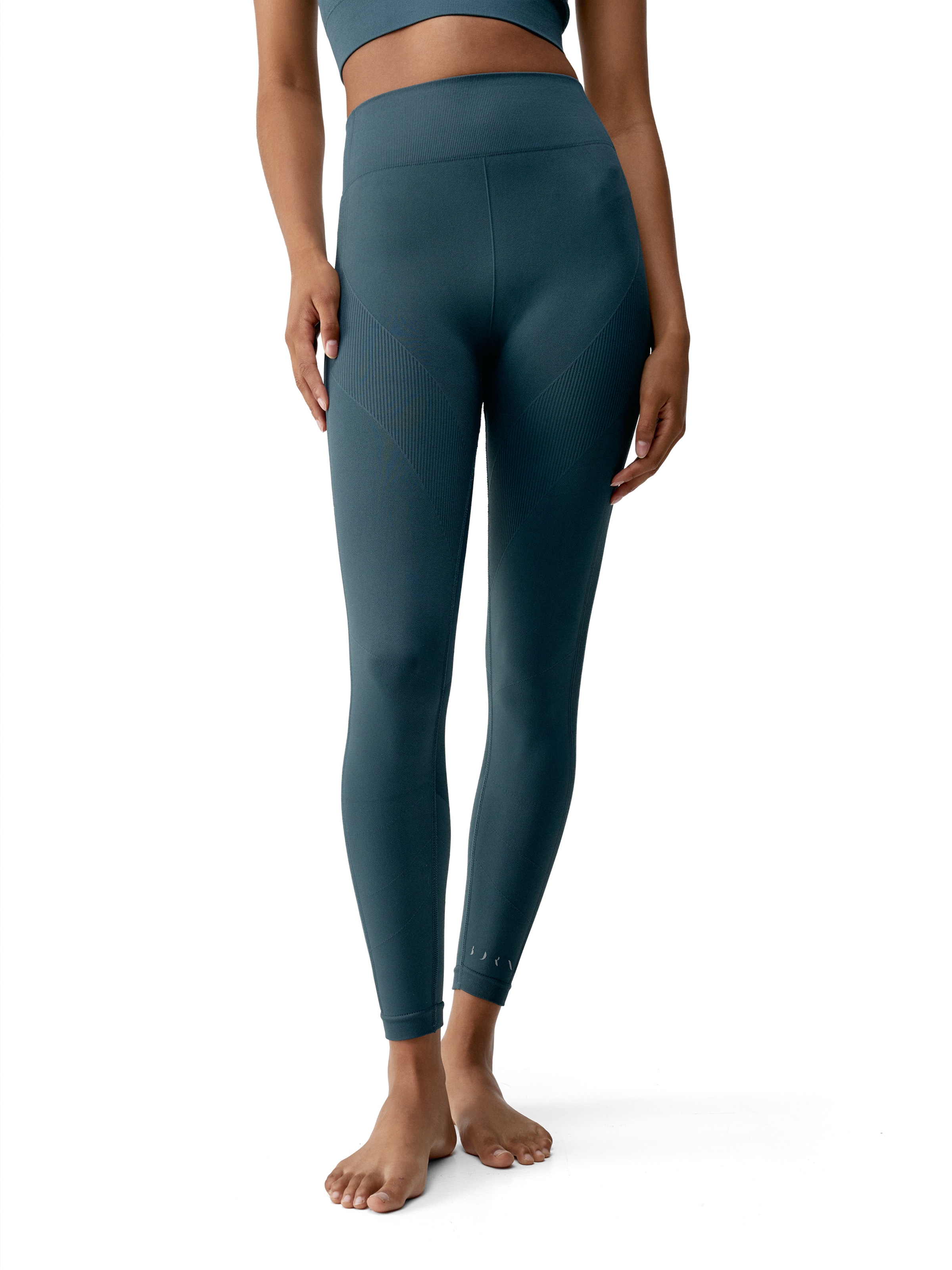 Born Skinny Leggings ' Keren ' in Blue: front