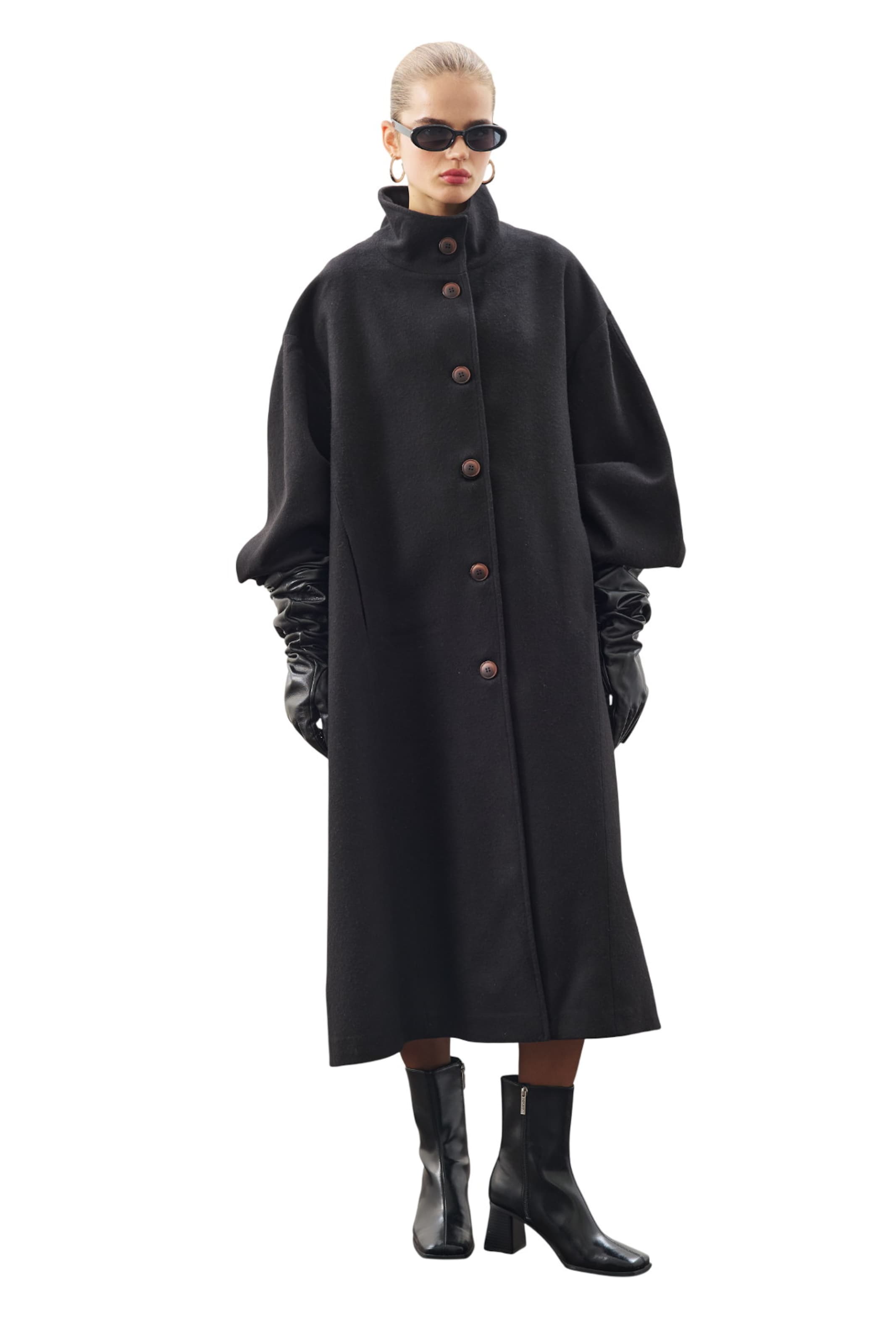 MANUKA Mantel in Schwarz: Vorderseite