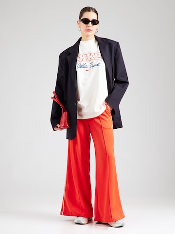 Tricou de la Nike Sportswear pe alb