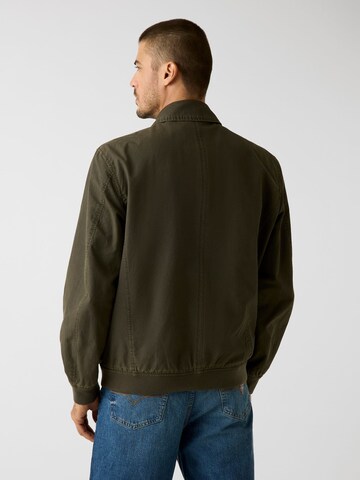 GUESS Between-Season Jacket in Green