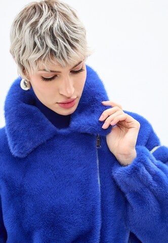 CESARE GASPARI Winter coat in Blue