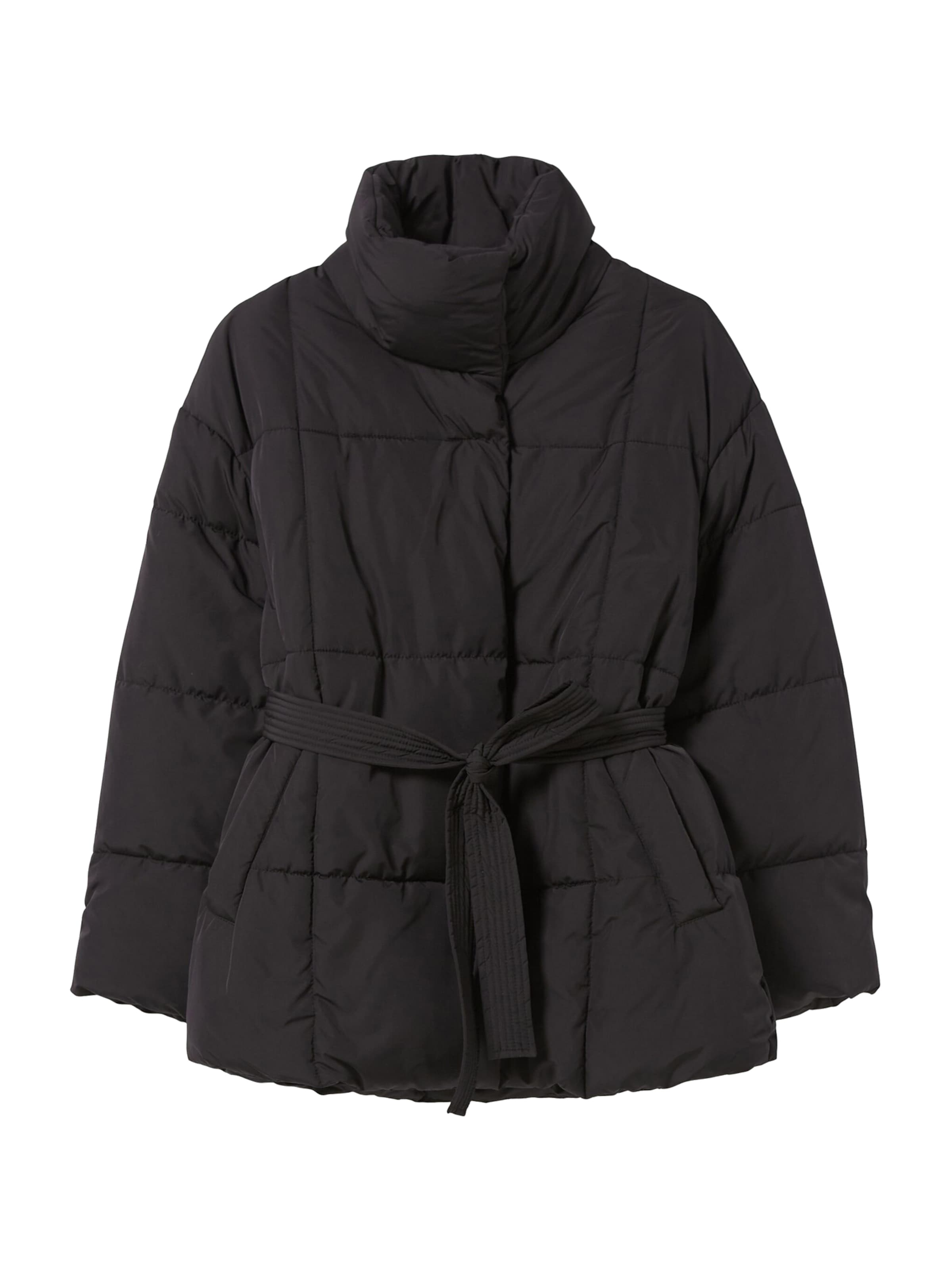 Bershka Zimná bunda - čierna, Produkt