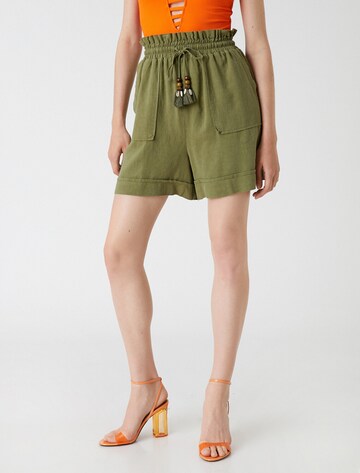 Koton Loosefit Shorts in Grün: Vorderseite