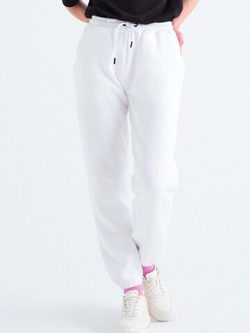 Rockupy Regular Trousers 'Janis' in White: front