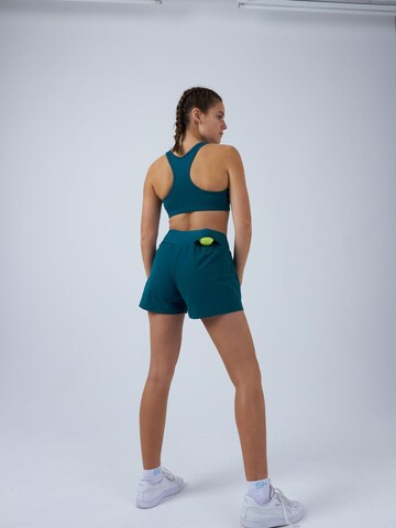 SPORTKIND Regular Sporthose 'Advantage Shorts mit Ballhalter'‌‌ in Grün