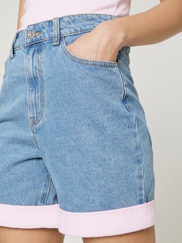 florence by mills exclusive for ABOUT YOU Regular Shorts  'Laundry Day' in Blau