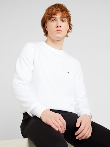 TOMMY HILFIGER Sweatshirt in White: front