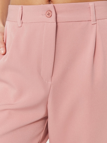 Trendyol Широкий Брюки со складками в Ярко-розовый