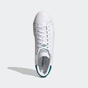 ADIDAS ORIGINALS Låg sneaker 'Rod Laver Vintage' i vit