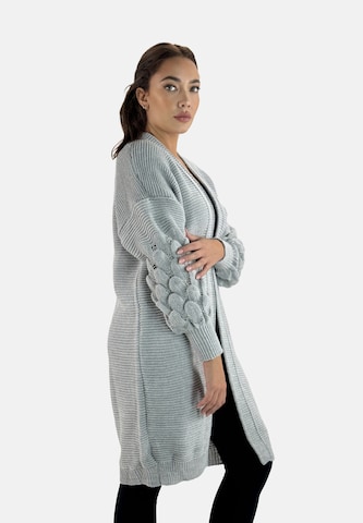 Cappotto in maglia di Elara in grigio