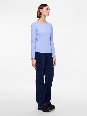 Maglietta 'RUKA' di PIECES in blu