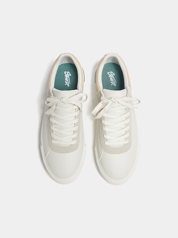 Pull&Bear Låg sneaker i vit