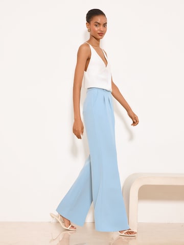 Wide leg Pantaloni con pieghe di Lipsy in blu