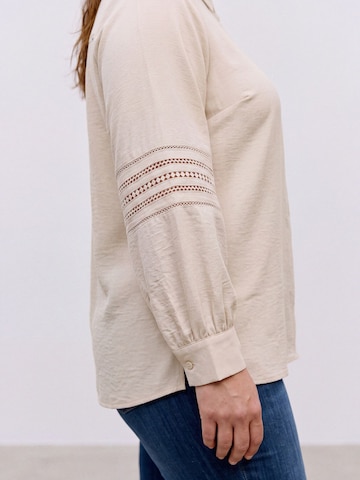 Chemisier 'VMCmusla' Vero Moda Curve en beige
