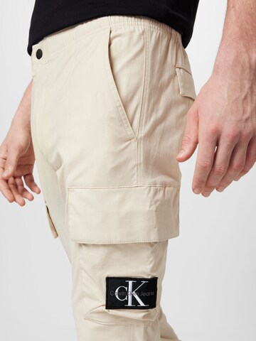 Skinny Pantaloni cargo di Calvin Klein Jeans in beige