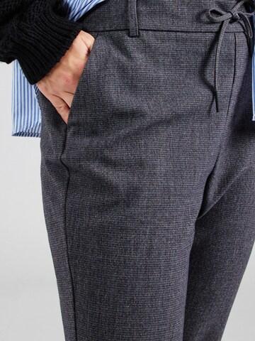 ONLY Carmakoma - regular Pantalón 'CARGOLDTRASH-ELISE' en gris