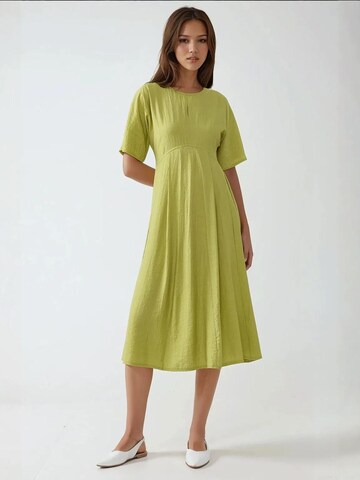 Hiccup Dress in Green: front