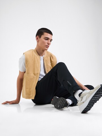 Karl Kani - Chaleco en beige