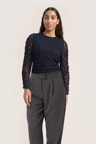 SOAKED IN LUXURY Blouse in Blue: front