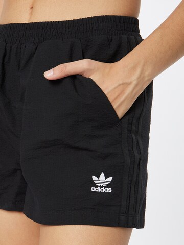 ADIDAS ORIGINALS Lużny krój Spodnie w kolorze czarny