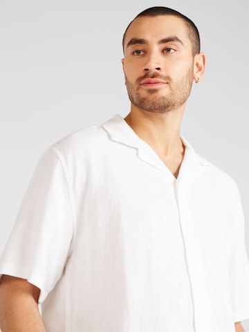 Abercrombie & Fitch Regular fit Button Up Shirt in White