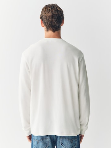 Tricou de la Next pe bej