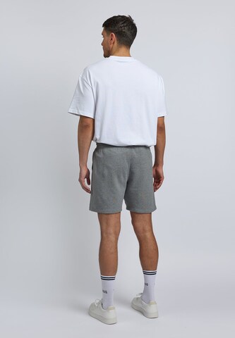 SNOCKS Regular Trousers in Grey
