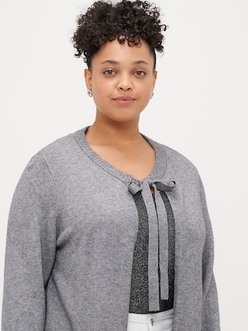 ONLY Carmakoma Gebreid vest 'CARJESSIE' in Grijs