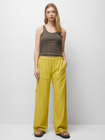 Pull&Bear Loose fit Trousers in Green: front