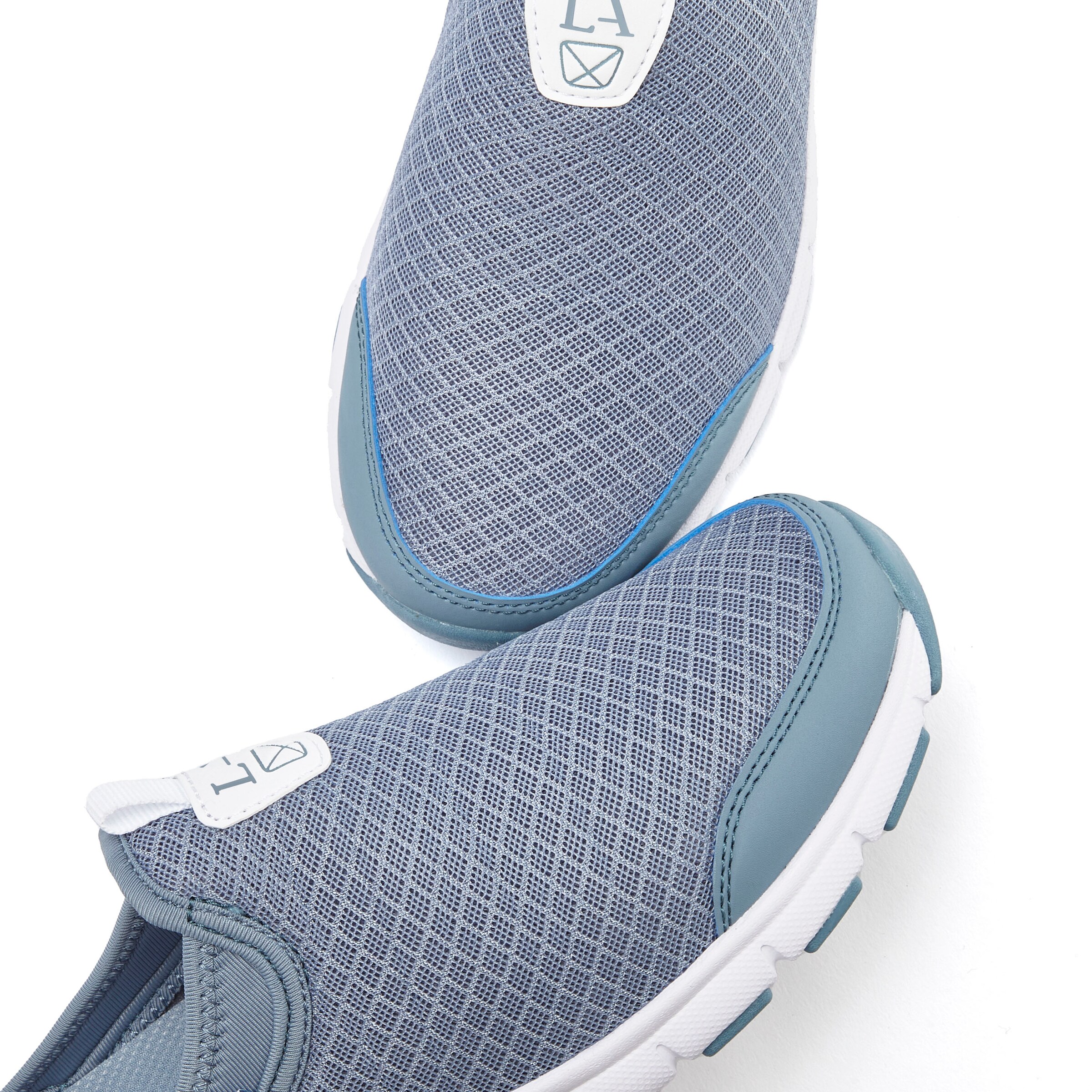 LASCANA Slip-Ons in Blue