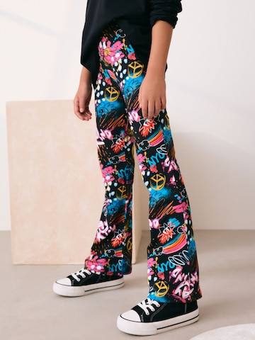 Next Levenevä Leggingsit värissä musta