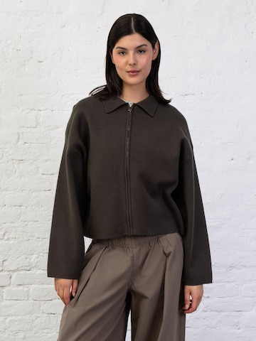 BROKE + SCHÖN Strickjacke 'Kastige Strickjacke mit Reißverschluss'‌‌‌‌‌ in Braun: Vorderseite