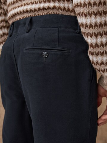 Next Regular Laskoshousut värissä sininen