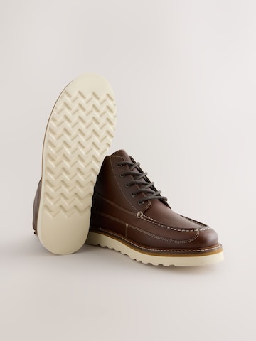 Next - Botas con cordones en marrón