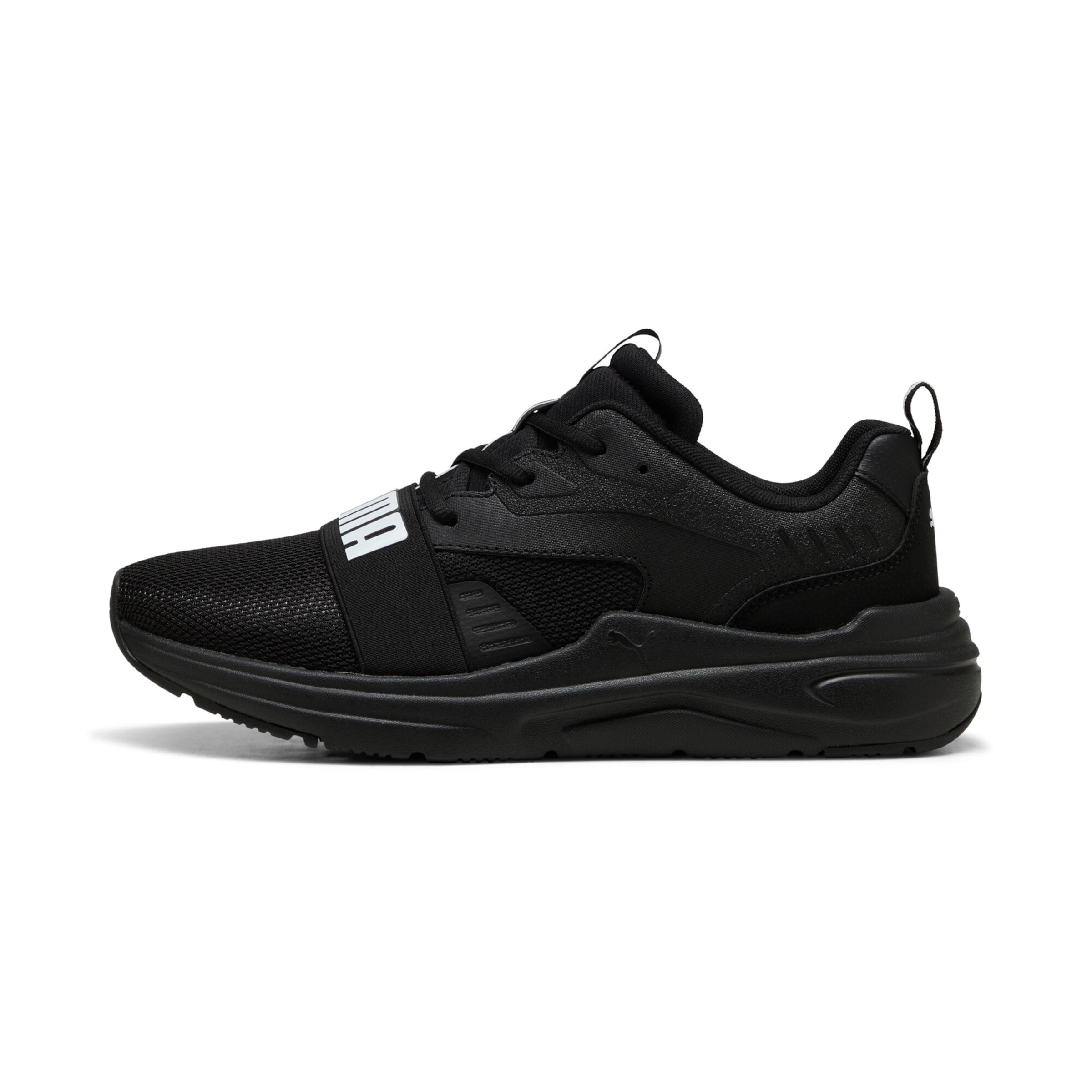 Baskets basses PUMA en noir : devant