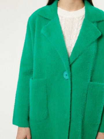 Influencer Between-Seasons Coat in Green